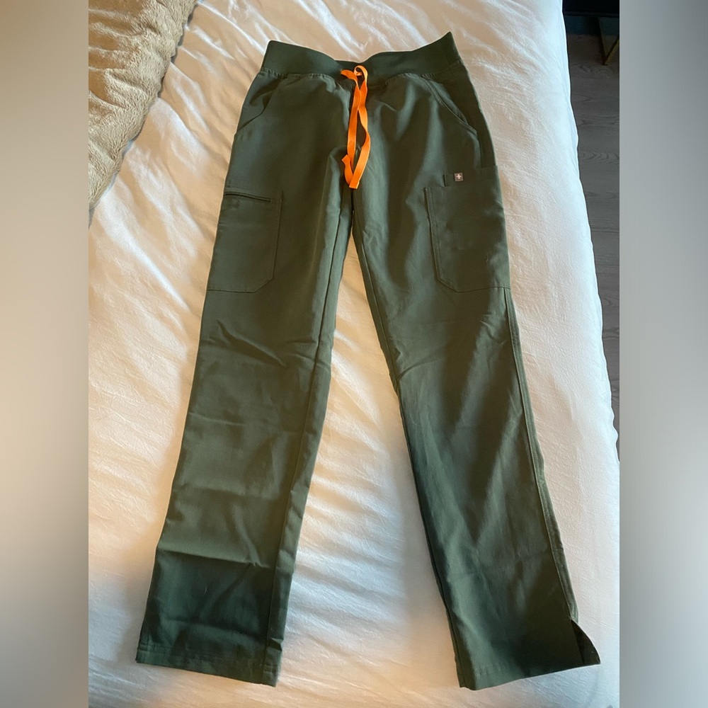 Figs XS Moss, Yola scrub pants. Brand new.